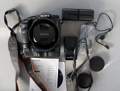 Sony Alpha SLT-A77V mit Sony 18-250mm und Vertical Grip VGC77AM, nur 12750 Ausl. - Bild 1 von 4