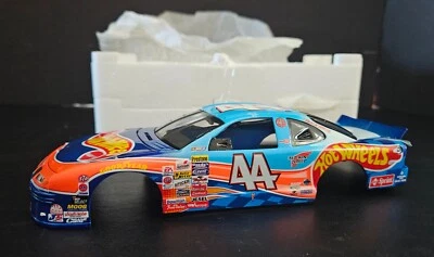 1:24 1999 Kyle Petty #44 Hot Wheels Pontiac by Crews Choice #27195 - Image 1 of 4