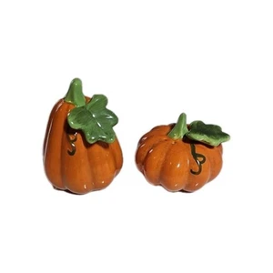 pumpkin salt and pepper shakers - Picture 1 of 2