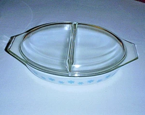 Vtg PYREX Divided Oval 1.5 qt Casserole Dish & Divided Lid TURQUOISE SNOWFLAKE - Picture 1 of 5