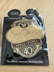 Walt Disney Archives 1970-2010 spilla 40° anniversario D23 - Foto 1 di 1