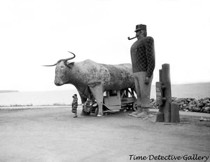 Paul Bunyan Monument, Bemidji, Minnesota - 1939 - Vintage Photo Print - Bild 1 von 1