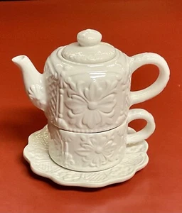 Weißes Keramik Teeservice für eine Teekanne, Tasse und Untertasse Blumen und Gitter - Bild 1 von 5