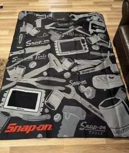 Brand New Snap On Picnic Blanket - Picture 1 of 2