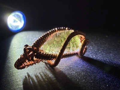Colgante Moldavita Envuelto en Cobre Hecho a Mano Tectita Colgante Alta Energía Sanación Foto 1 de 4