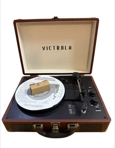 Victrola Journey Bluetooth tragbarer Kofferplattenspieler - mit integriertem Lautsprecher - Bild 1 von 6