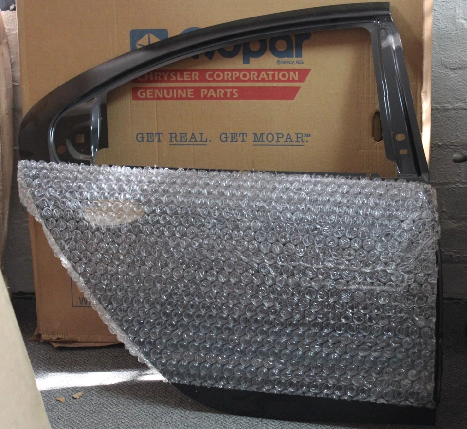 Новая правая задняя дверь из старых запасов от оригинального производителя Mopar 4574362AC 1998-04 Dodge Intrepid - Изображение 1 из 4