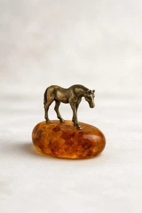 USA Handmade Brass Horse Figurine on Amber Base – KIZIMA - Picture 1 of 2