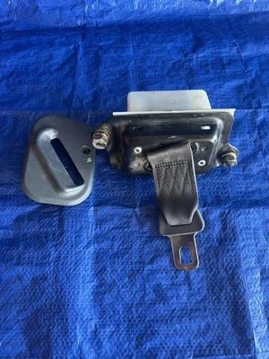 CINTURÓN DE SEGURIDAD DELANTERO PASAJERO DERECHO HONDA CIVIC SEDÁN 1990-1991 NEGRO Foto 1 de 4