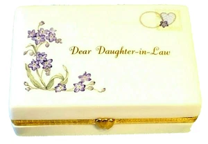 Caja de baratijas 2006 blanca con adornos dorados Dear Daughter In Law Musical C2029 - Imagen 1 de 10