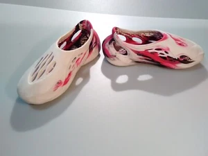 foam style runner shoes, white red pink black, lightweight sports - Picture 1 of 12