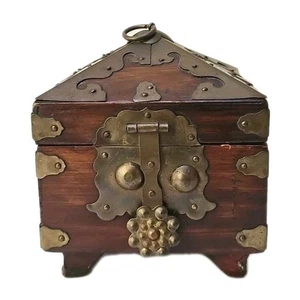 Vintage Korean Brass-Studded Wooden Trinket Box Unique Hangeul Script Interior - Picture 1 of 17