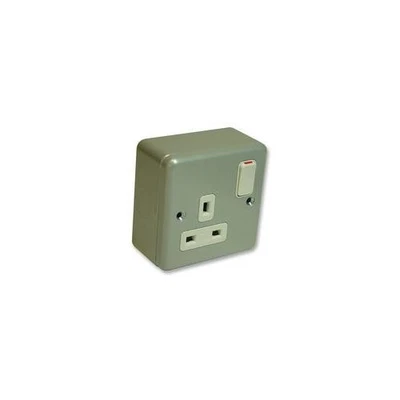 MK (ELECTRIC) - K2977ALM - METALCLAD+ 1 GANG SWITCHED SOCKET - Image 1 of 2