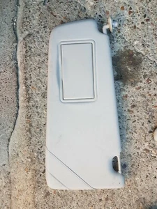 FORD KUGA SONNENBLENDE BEIFAHRERSEITE MIT SCHMINKSPIEGEL MIT HALTEBÜGEL - Bild 1 von 2