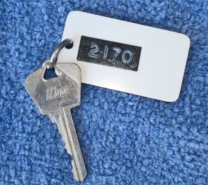 VINTAGE KEY FOB & KEY ANAHEIM CALIFORNIA ROOM #2170 -FOB 1 3/8"X 2 1/2" - Picture 1 of 2