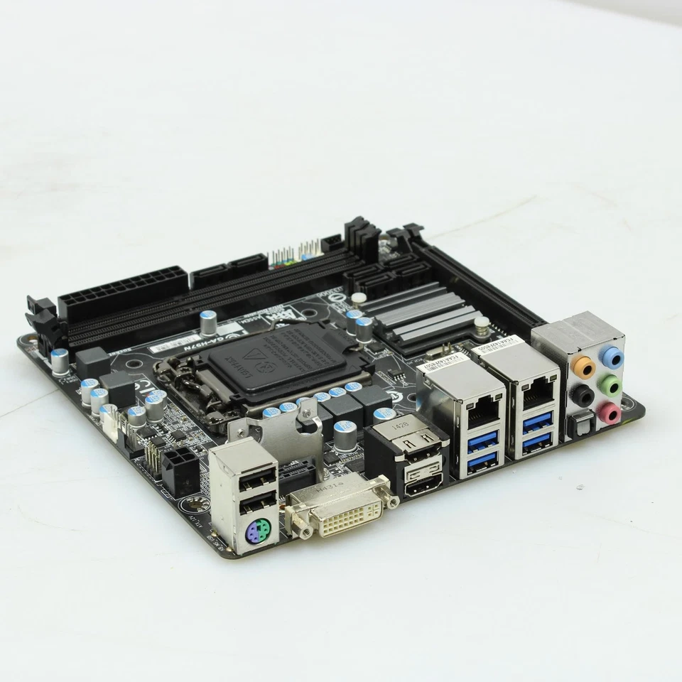 Placa madre Gigabyte GA-H97N LGA 1150 Micro-ATX DDR3 con escudo de E/S Foto 1 de 4