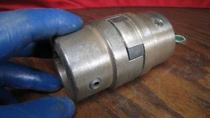 Par de bujes de acero de acoplamiento flexible de 1"" / 1-1/8"" Boston con asilo de araña - Imagen 1 de 1
