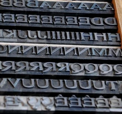 Police de Caractères plomb lettre typographie imprimerie tampon objet de metier* - Photo 1/2