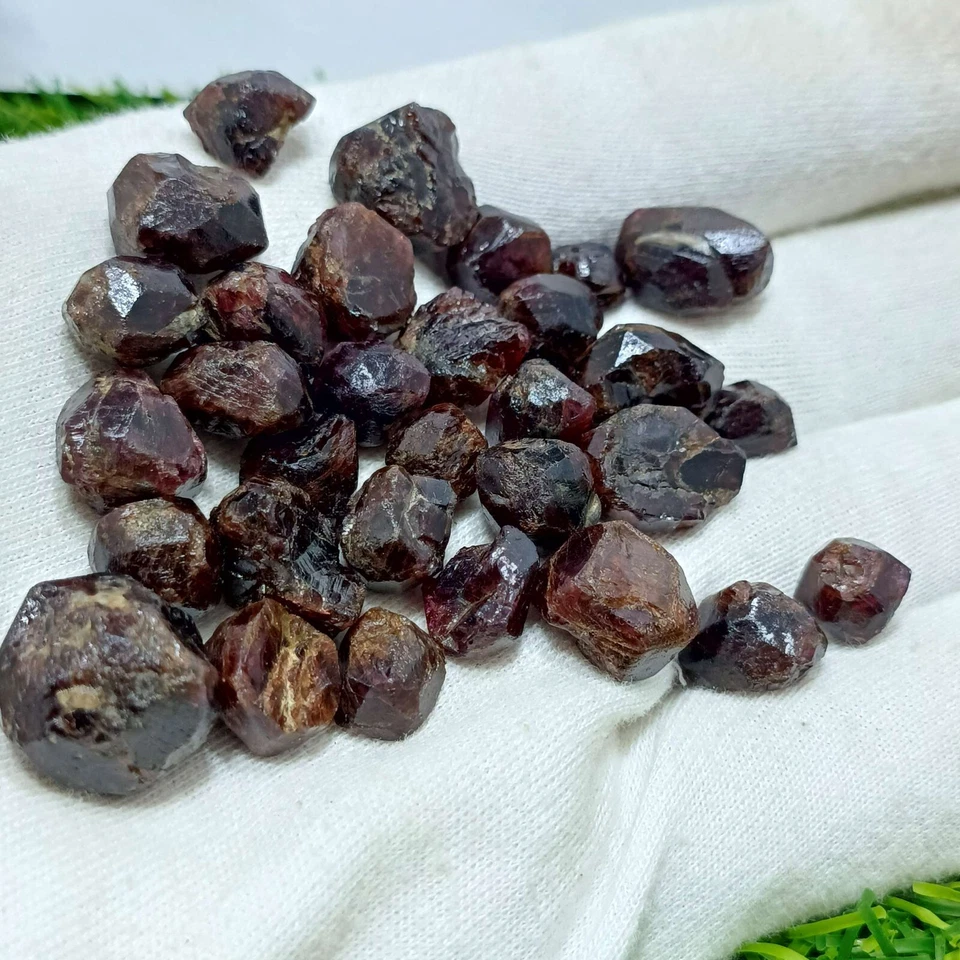 2725 Carats Orange Red Color Natural Pyrope Garnet Lot, Average Weight 10 Carats - Image 1 of 4