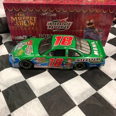 Bobby Labonte #18 Interstate Batterie Muppets 25th Anniv. 2002 Pontiac 1:24 - Immagine 1 di 4