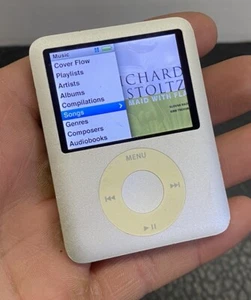 Apple iPod nano 3rd generation 4GB NICE SHAPE - Picture 1 of 2