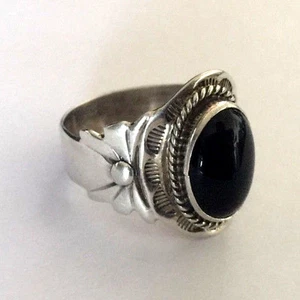 NATIVE AMERICAN SIGNED SN. 925 AY STERLING SILVER OVAL ONYX LADIES RING Sz 11.5 - Picture 1 of 6