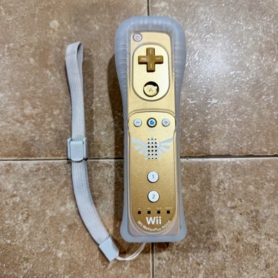 Legend Of Zelda Skyward Sword Gold Edition Nintendo Wii Remote Motion Plus MINT - Image 1 of 4
