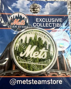 NY METS SPILLA SKYLINE LOGO ERBA VERDE CITI FIELD MLB BASEBALL - Foto 1 di 2
