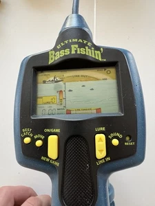 Radica Ultimate Bass Fishin 'Handheld elektronisches Angelspiel - getestet - Bild 1 von 6