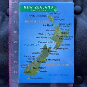 NEUSEELAND🇳🇿KUNSTSTOFF KÜHLSCHRANKMAGNET✅LANDKARTE MIT DETAILS UND STADTENAMEN🎗 - Bild 1 von 2