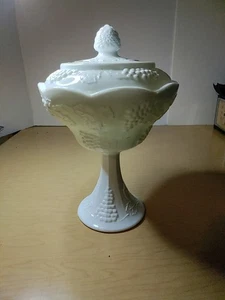 Vintage "COLONY" weißes Milchglas Weinlese Kompott mit Fuß und Deckel - Bonboniere - Bild 1 von 13
