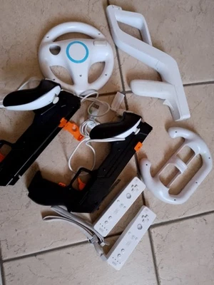 Lotto Accessori Wii- Controller - Nintendo Wii non testati - Immagine 1 di 4
