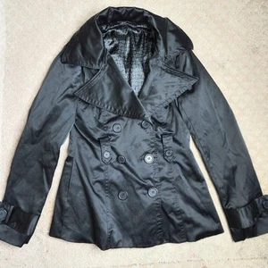 GUESS Damen S/P Schwarz Satin Kurz Trenchcoat Jacke Zweireiher Logo - Bild 1 von 11