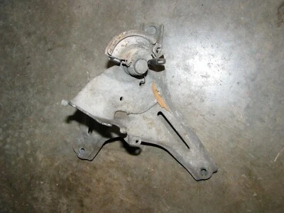 Soporte de montaje de acoplamiento del acelerador del motor Toyota MR2 1985-1989 usado sin crucero Foto 1 de 3