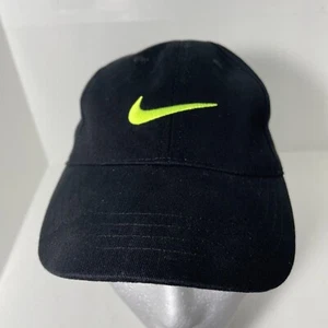 Kleinkind Nike Mütze verstellbar schwarz mit gelbem Swoosh - Bild 1 von 6
