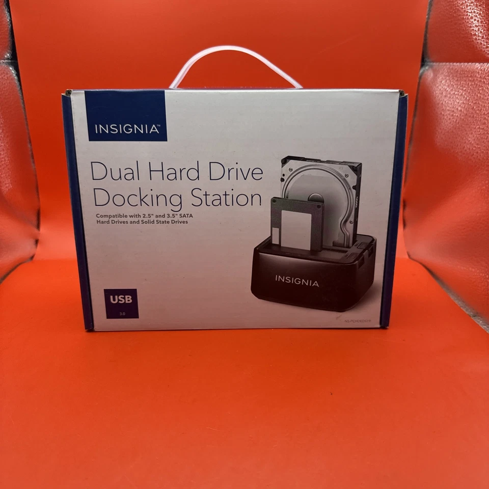 Estación de Acoplamiento de Disco Duro Doble Insignia NS-PCHDEDS19, Caja Abierta Foto 1 de 3