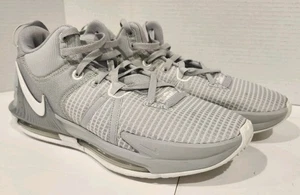 Nike LeBron Witness 7 Herren Gr. 12 Grau Weiß Basketballschuh - Bild 1 von 10