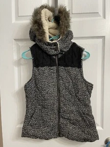 Mossimo Supply Co. Winter hooded vest size Medium Fleece Lined Faux Fur Accents - Picture 1 of 7