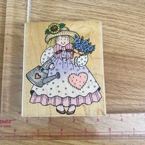 Hero Arts H1023 Garden Gal Rubber Stamp Wood Mounted Springtime Mother's Day - Picture 1 of 4