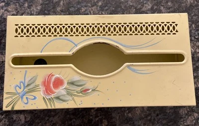 De Colección Metal Amarillo Pintado a Mano Rosa Montaje en Pared Pañuelo Soporte/Caja Foto 1 de 4