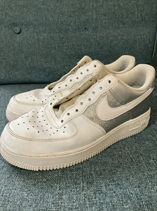 Damen) Nike Air Force 1 '07 "weiß metallic silber" DD6629-100 UK-Größe 7 - Bild 1 von 9