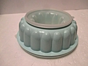 Vintage TUPPERWARE - TEAL / AQUA JELLO MOLD Container w/Lid - Picture 1 of 5