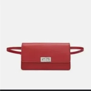 Borsa cintura Zara rossa ecopelle argento ferramenta taglia M adatta 28-33" - Foto 1 di 10
