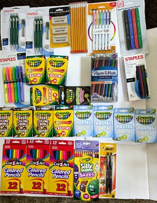 Material de regreso a la escuela 26 artículos incluyendo crayones Crayola, Papermate, grapas... Foto 1 de 4