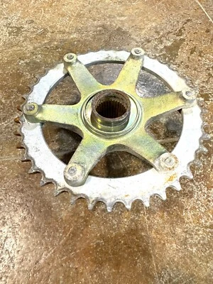 Yamaha Blaster 200 1996-2006 OEM piñón de cadena y cuello de eje 2XJ-25386-00-00 Foto 1 de 3