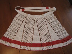 VINTAGE HANDMADE COTTON CROCHET HALF APRON WHITE & RED - Bild 1 von 10