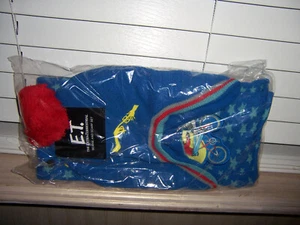 E.T. The Extra-Terrestrial Beanie And Scarf Set Loot Crate Exclusive - Picture 1 of 4