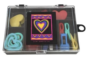 Sanrio Vintage 1991 Estuche de Suministros de Oficina Caja Corazón Papelería Set Clips Tacs - Imagen 1 de 11