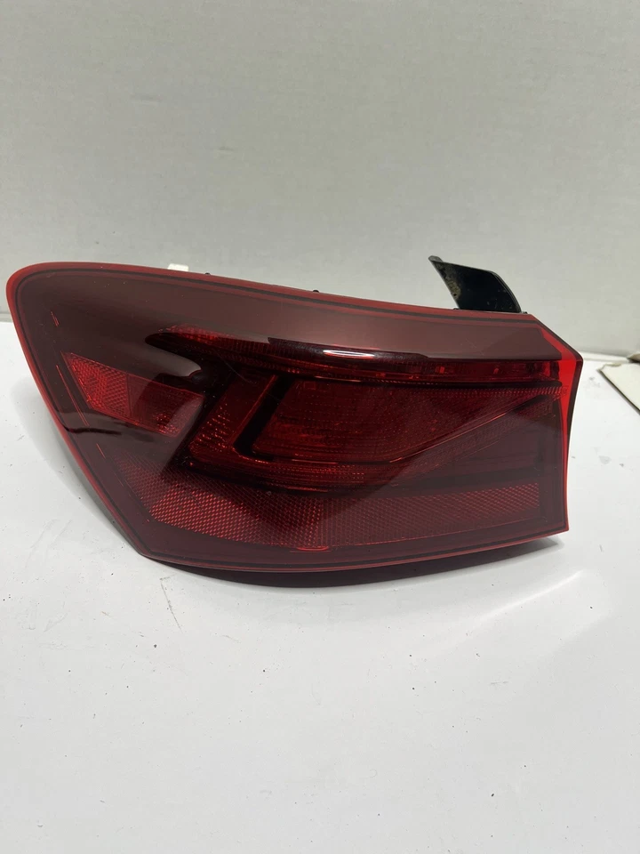 KIA FORTE LUZ TRASERA CONDUCTOR IZQUIERDO LED SEDÁN CUARTO PANEL 92401-M7600 OEM 2022-24 Foto 1 de 4