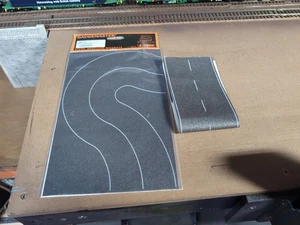 Gaugemaster GM371 80mm Wide Self-Adhesive Road Curves OO/HO Gauge - Picture 1 of 3